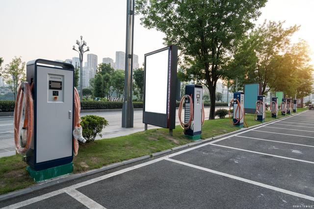 環保戶外電動汽車充電樁攝影圖 綠色動力的視覺贊歌